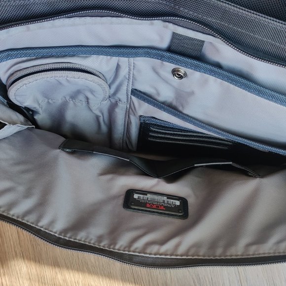 Tumi Doctors Tote - Picture 2 of 7